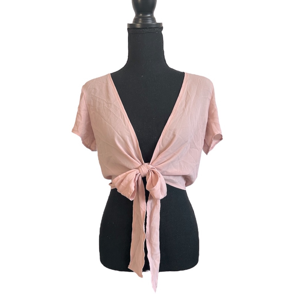 5/25$ ✨ Tie Front BabyPink Wrap Crop Tee’s